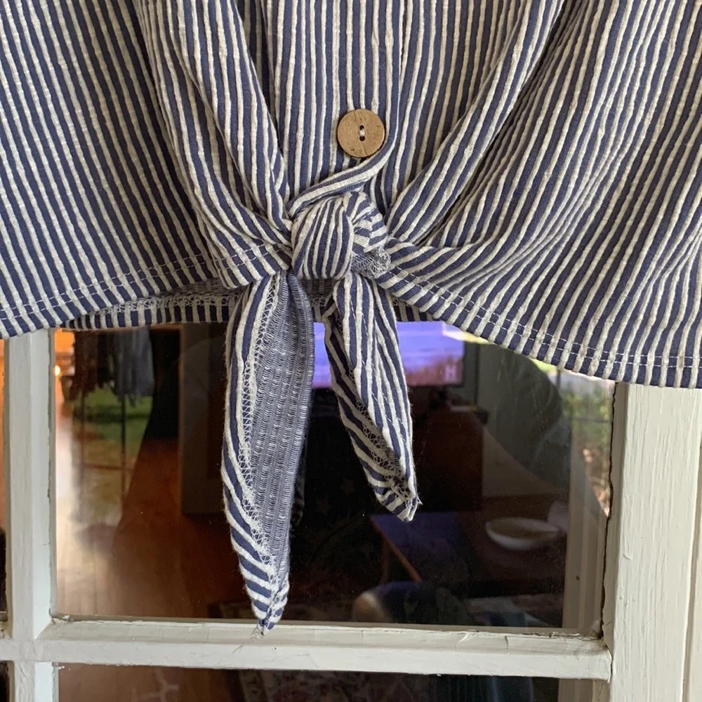 NWOT W5 Short Sleeve Top - Picture 2 of 5